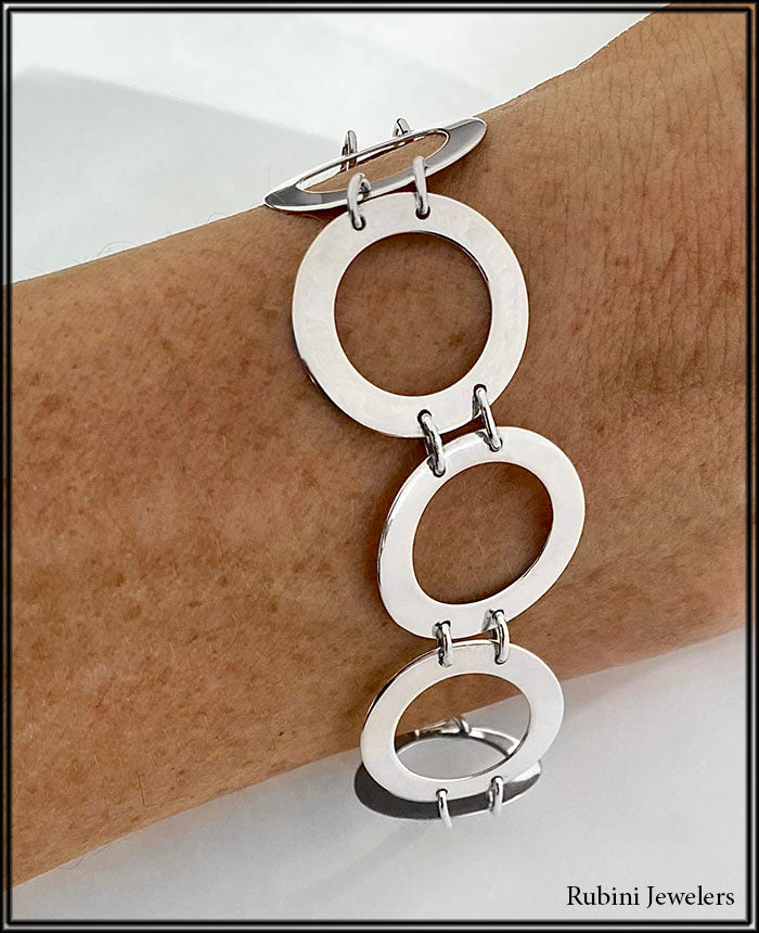 Linked hot sale circle bracelet